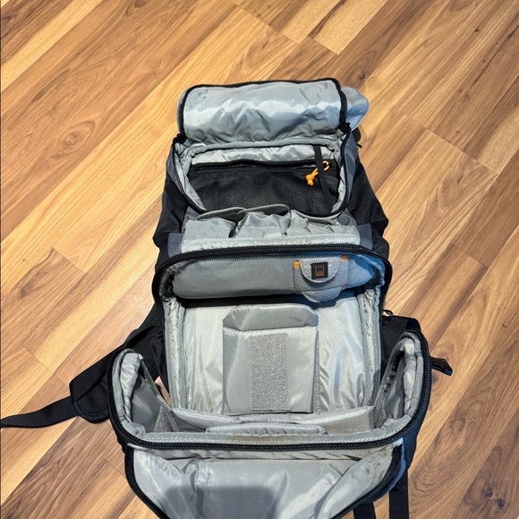 Lowepro Camera Backpack - Picture 8 of 9